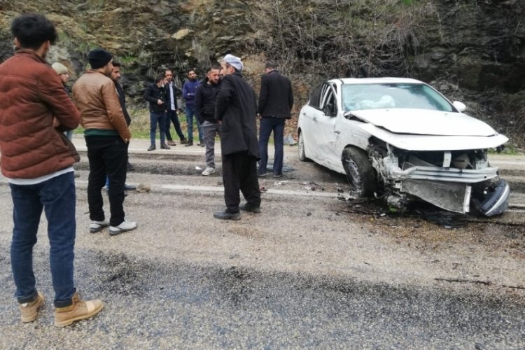Freni boşalan otomobil şarampole yuvarlandı