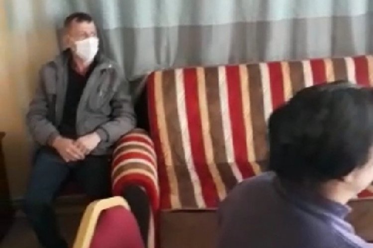 Kahvehaneye &ccedil;evrilen apartman dairesinde polise yakalandılar