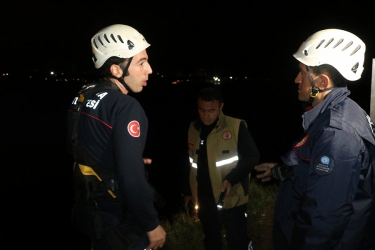 Kayıp &uuml;niversite &ouml;ğrencisine ait kulaklık, ayakkabı ve şapka bulundu