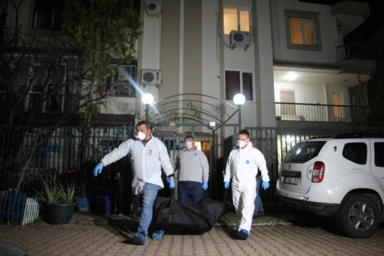 Anne ve babası ile ablasını &ouml;ld&uuml;r&uuml;p hayatına son verdi