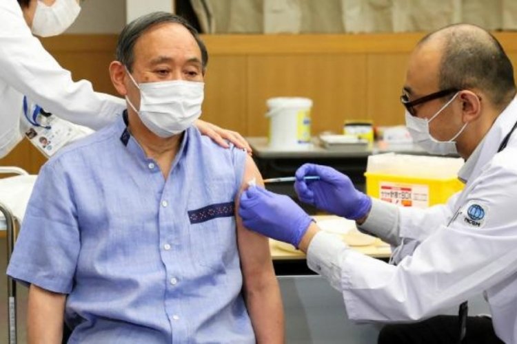 Japonya Başbakanı Suga, Kovid-19 aşısı oldu