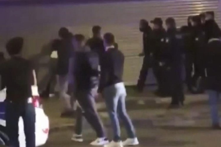 Tekmeli yumruklu kavgaya biber gazlı m&uuml;dahale