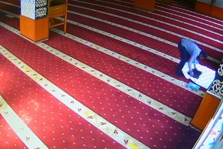 Camide kefenli hırsızlık