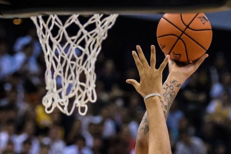 NBA'de Bucks, Giannis'in &ouml;nderliğinde kazanmaya devam ediyor