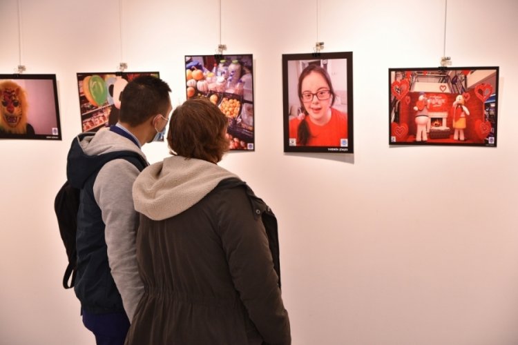 Bursa'daki bu sergide fotoğraftan &ccedil;ok &ouml;tesi var
