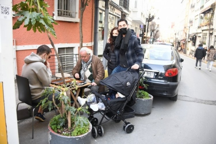 &Uuml;nl&uuml; &ccedil;iftin mutluluk pozu