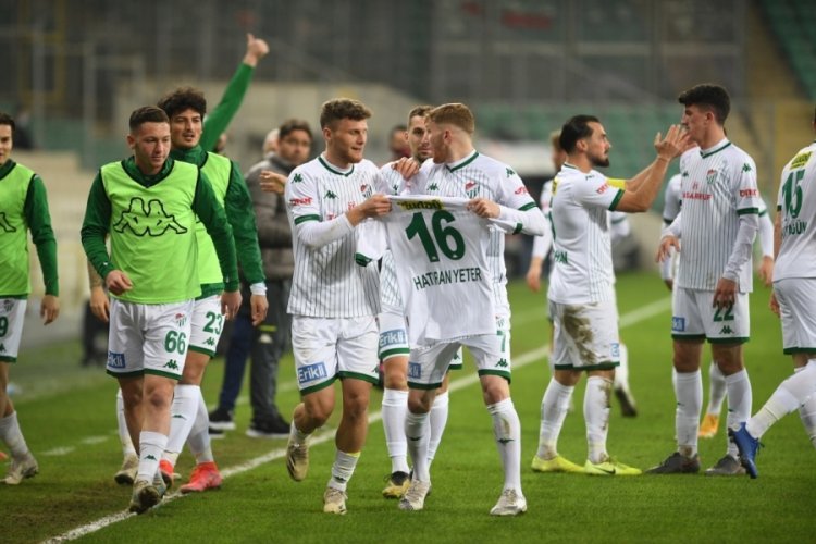 Bursaspor puan farkını 9'a indirdi