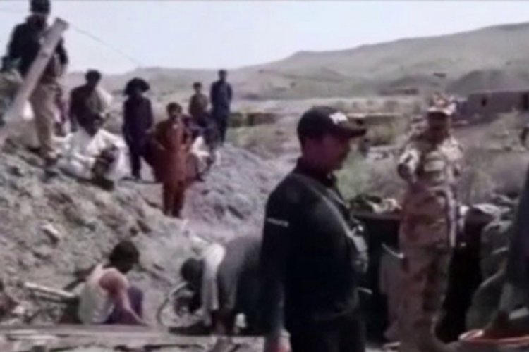 Pakistan'da k&ouml;m&uuml;r madeninde patlama