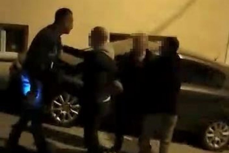 Bursa'da park meselesinden kavga ettikleri komşuları yollarını kesen kadın: Korkuyorum
