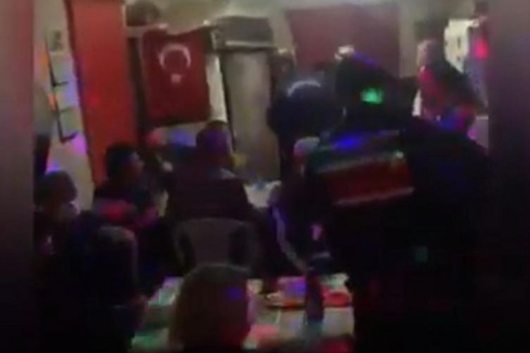 K&ouml;y evini m&uuml;zikhole &ccedil;evirmişler