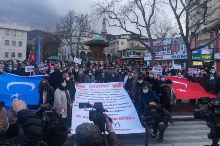 İYİ Parti Bursa y&uuml;kses sesle ant etti "Ne mutlu T&uuml;rk&uuml;m diyene"