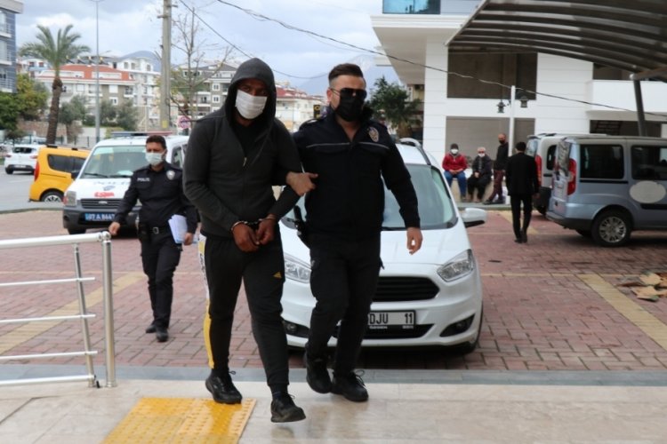 Otelden &ccedil;uval &ccedil;uval eşya &ccedil;alan ş&uuml;pheli tutuklandı