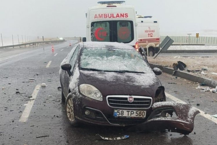 Kar yağışı kazaya neden oldu: 4 yaralı