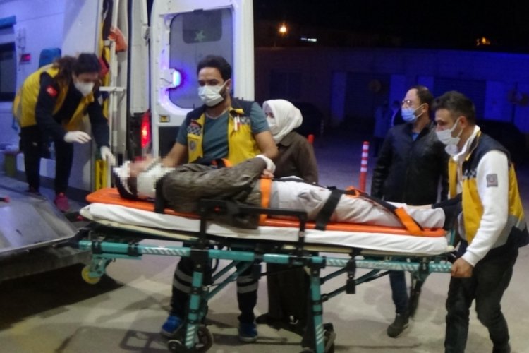Bursa'da bisikletli gence minib&uuml;s &ccedil;arptı: 1 ağır yaralı