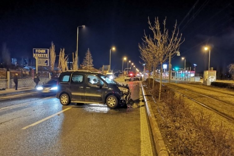 Hafif ticari ara&ccedil;lar &ccedil;arpıştı