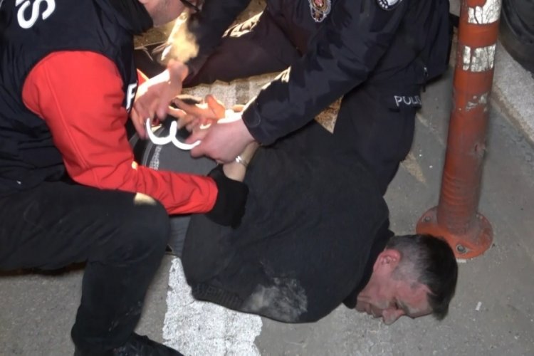 Bursa'da kısıtlamada 25 kilometre boyunca ka&ccedil;tı, yakalanınca ''&ccedil;ocuğum vardı ondan ka&ccedil;tım'' dedi