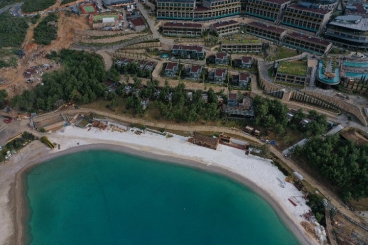 Sahile serilen beyaz kumdaki korkun&ccedil; ger&ccedil;ek ortaya &ccedil;ıktı