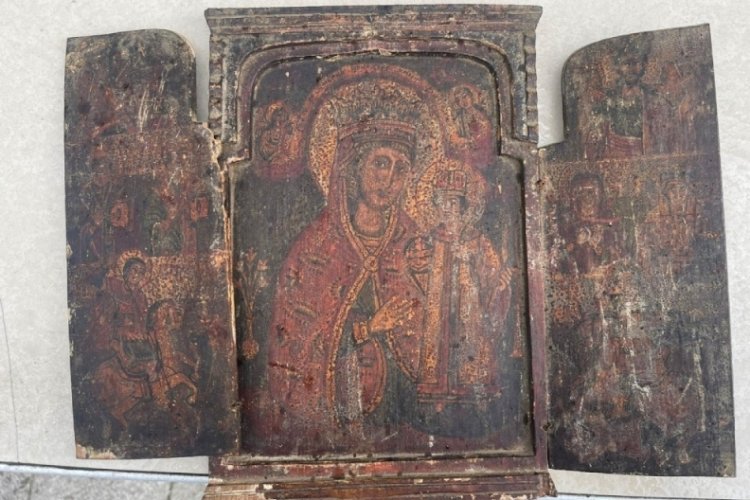 Ş&uuml;phe &uuml;zerine durdurulan ara&ccedil;tan "Meryem Ana" tablosu &ccedil;ıktı