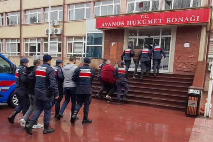 Ak&uuml; hırsızları jandarmadan ka&ccedil;amadı