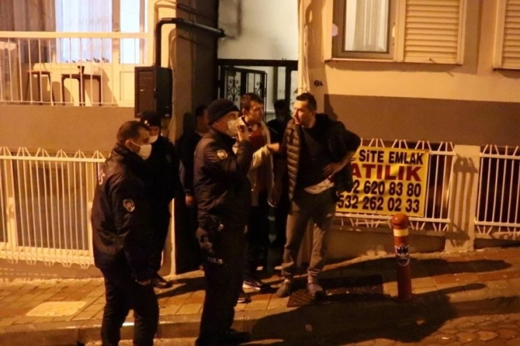 Yakayı ele veren hırsızlar ev sahibini bı&ccedil;akladı