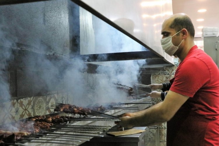 Diyarbakır'da pandemiye rağmen g&uuml;nde 4 ton ciğer t&uuml;ketiliyor
