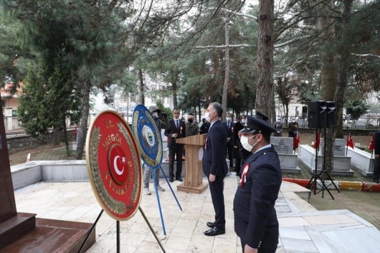 &Ccedil;anakkale Zaferi'nin 106'ncı yıl d&ouml;n&uuml;m&uuml;nde Bursa'da şehit annesi g&ouml;zyaşlarını tutamadı