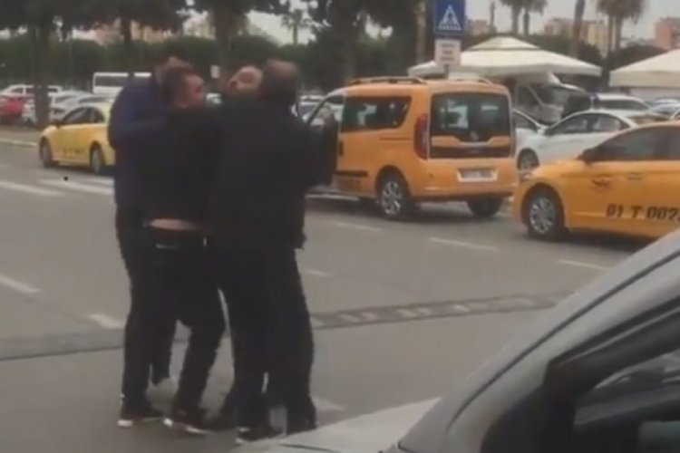 Hasan Şaş havalimanında bir kişiyle tartıştı, g&uuml;&ccedil;l&uuml;kle sakinleştirildi