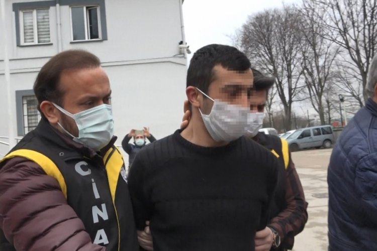 Bursa'da&nbsp;yarım saatte tanımadığı 3 kişiyi bı&ccedil;akladı, "Ben yapmadım" dedi