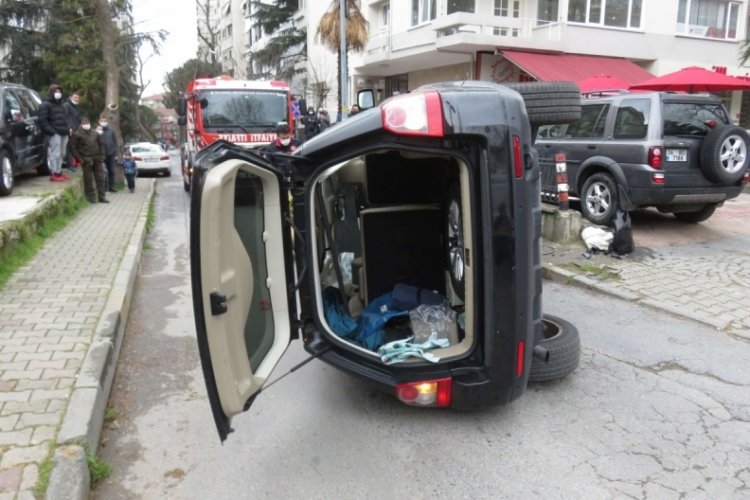 Bağdat Caddesi'ndeki kazada l&uuml;ks cip yan yattı