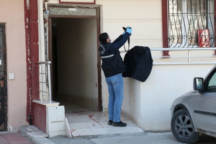 Karantinadaki mahallede eşiyle ilişkisi olduğu iddiasıyla 38 yerinden bı&ccedil;akladı