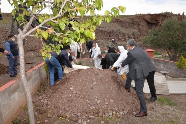 Gaye &ouml;ğretmen koronaya yenik d&uuml;şt&uuml;