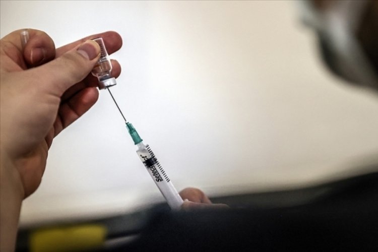 G&uuml;rcistan'da AstraZeneca aşısı olan hemşire komaya girdi