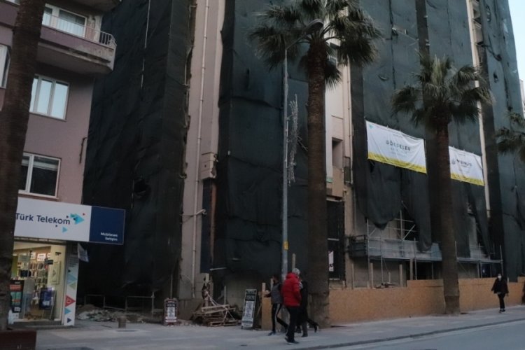İnşatta &ccedil;alışan iş&ccedil;i iskelen d&uuml;şerek yaralandı