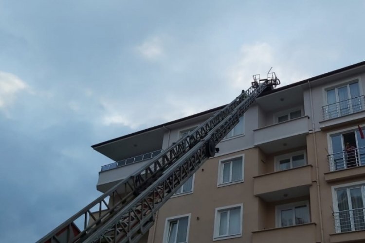 Kastamonu'da &ccedil;ıkan &ccedil;atı yangını b&uuml;y&uuml;meden s&ouml;nd&uuml;r&uuml;ld&uuml;