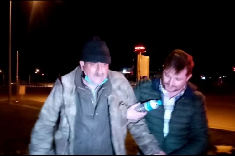 Orta ref&uuml;jde yatarken bulundu, g&ouml;renlerin i&ccedil;ini acıttı