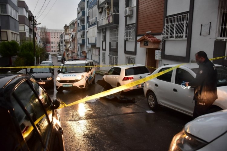 Sokakta fenalaşan adam hayatını kaybetti