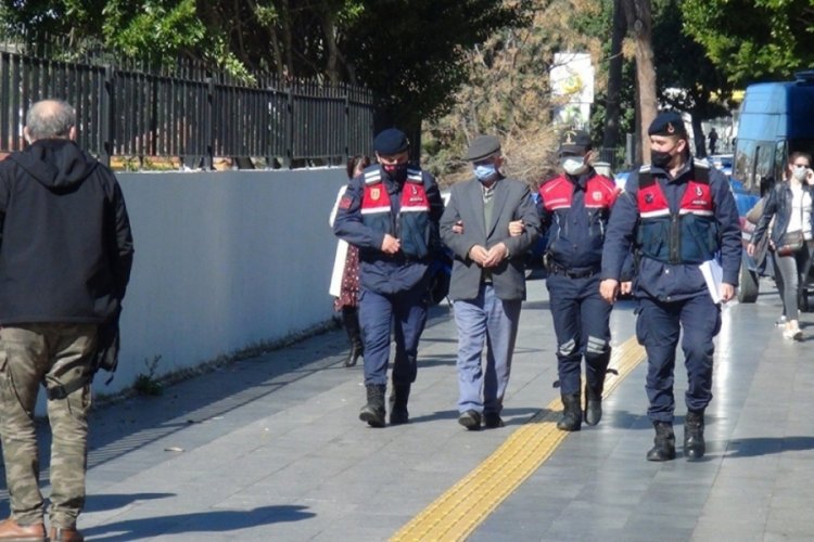 77 yaşındaki adam, 16 yaşındaki kızı minib&uuml;ste taciz etti