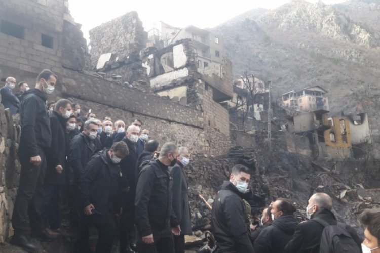 Bakan Soylu ve Kurum yangının olduğu k&ouml;yde