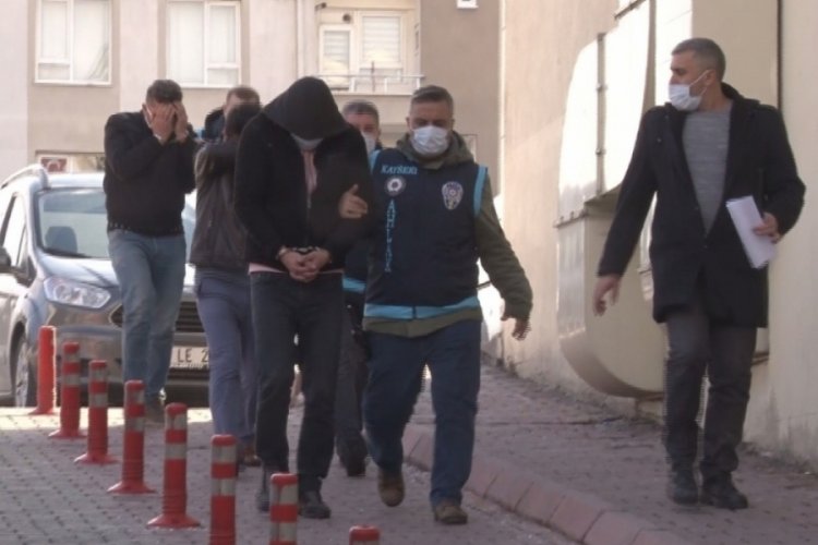 &Ccedil;alışma vaadiyle kandırıp fuhuş yaptırmışlar!