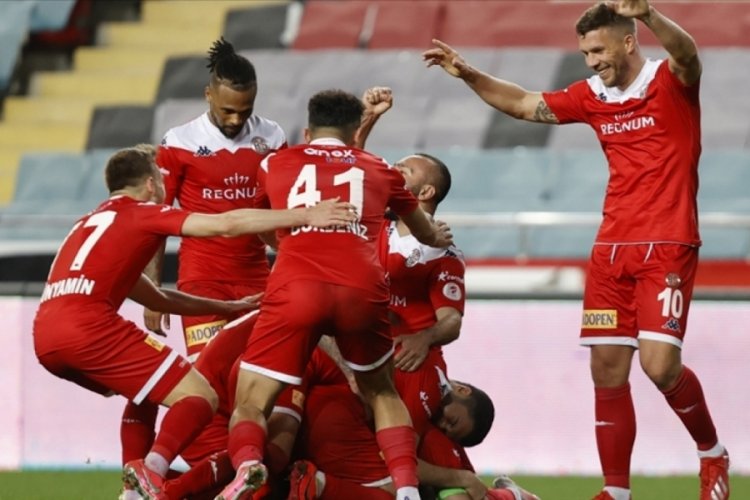 Antalyaspor'un bileği evinde b&uuml;k&uuml;lm&uuml;yor