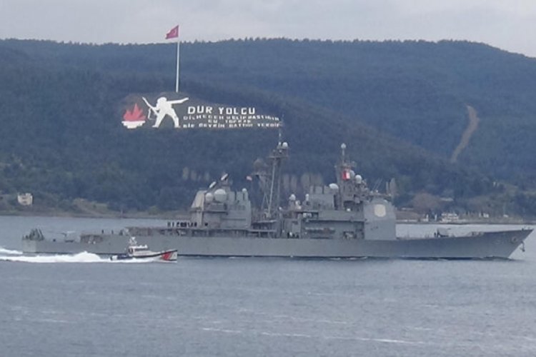 ABD savaş gemisi &Ccedil;anakkale Boğazı'ndan ge&ccedil;ti