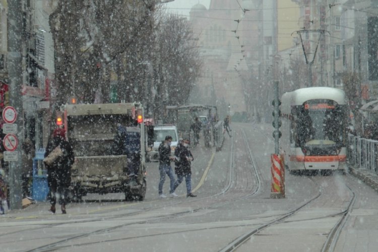 Eskişehir'de kar yağışı etkili oldu