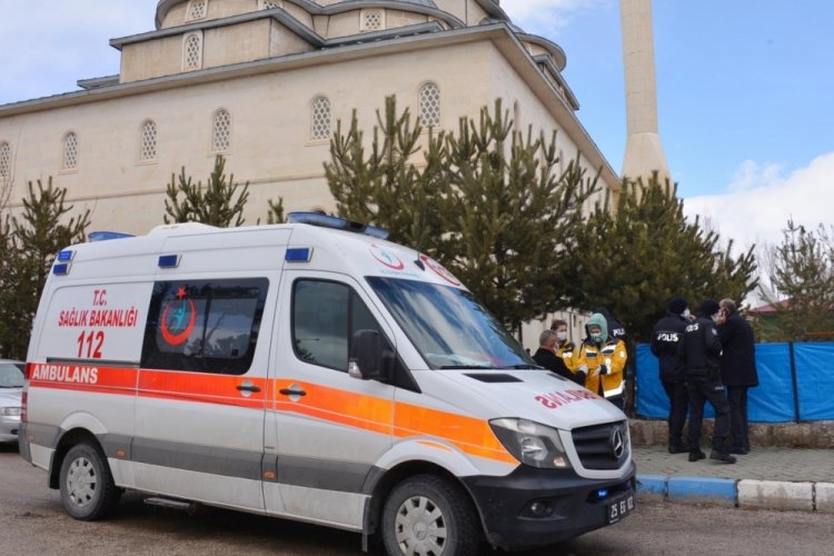 Cuma namazını kılmak i&ccedil;in gittiği caminin bah&ccedil;esinde &ouml;ld&uuml;