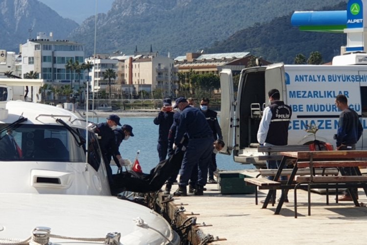 Kemer'de denizde erkek cesedi bulundu