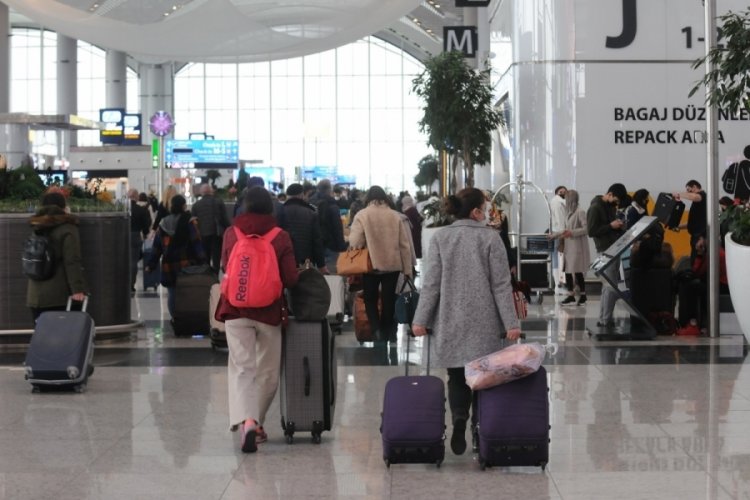 İstanbul Havalimanı, pandemide en yoğun g&uuml;n&uuml;n&uuml; yaşadı