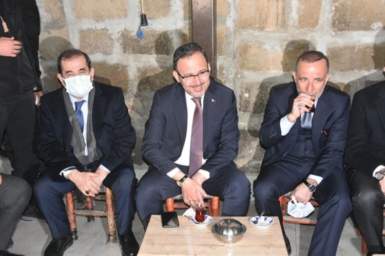 Bakan Kasapoğlu, esnafla bir araya geldi