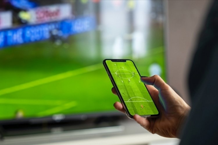 Trib&uuml;nler salgında boşken sosyal medyada doldu