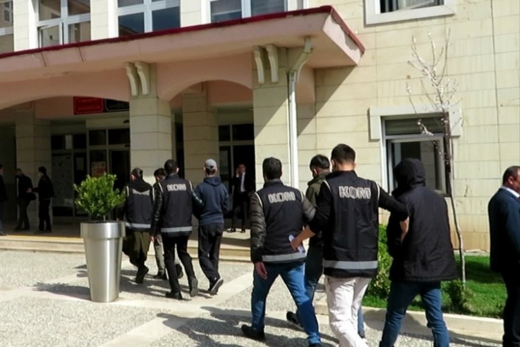 Siirt'te &ccedil;eşitli su&ccedil;lardan araması bulunan 8 zanlı yakalandı