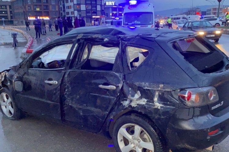 Polisin dur ihtarına uymayan s&uuml;r&uuml;c&uuml; takla attı
