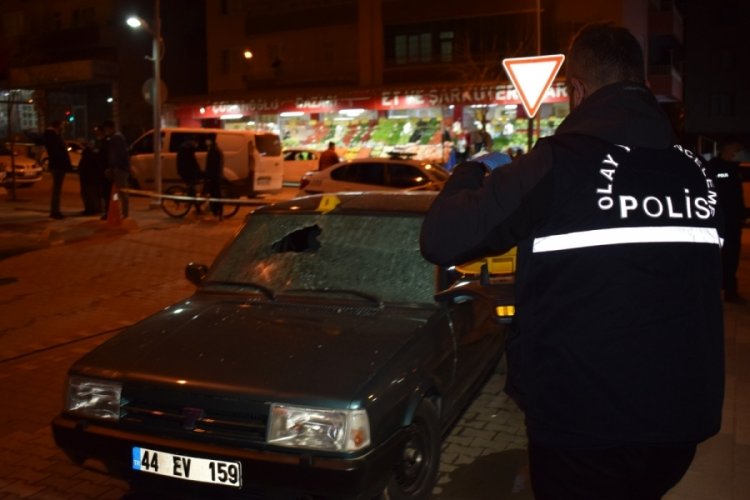 Park halindeki araca silahlı saldırı: 1 yaralı